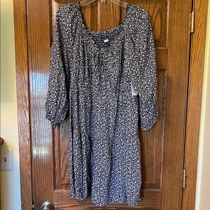 Winter sale 3 for 10 ❄️ Old Navy Blue and White Floral Petite Dress